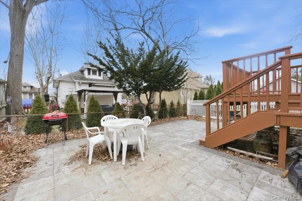 22 Sunset Trail Bronx NY 10465