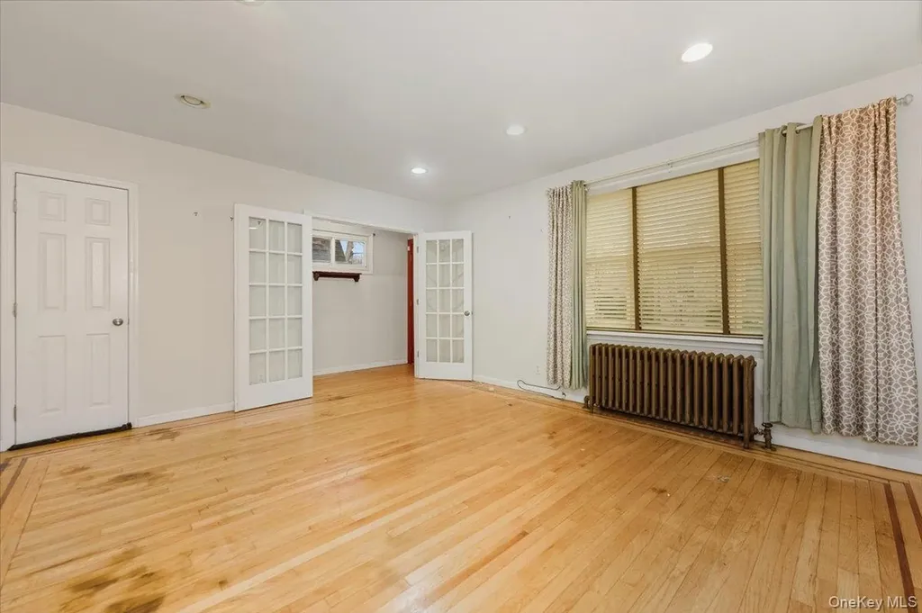22 Sunset Trail Bronx NY 10465