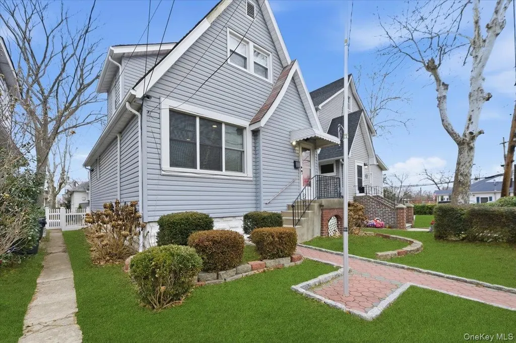 22 Sunset Trail Bronx NY 10465