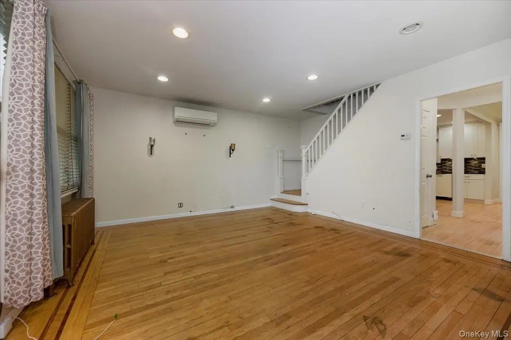22 Sunset Trail Bronx NY 10465