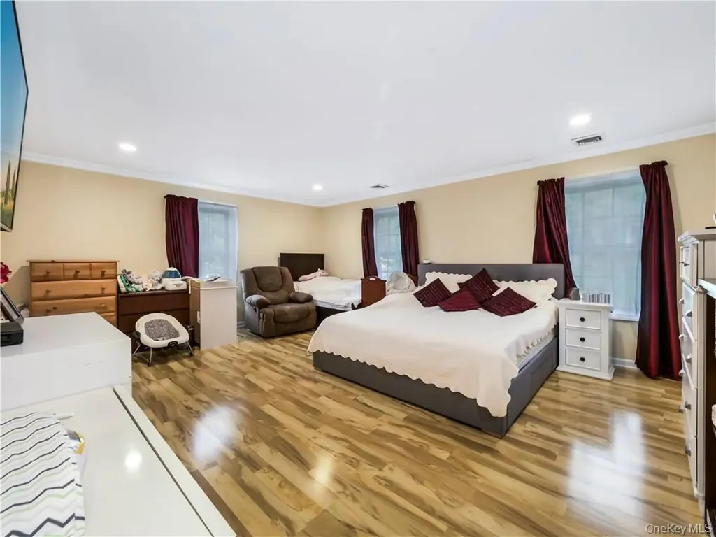27 Cedar Trail Monroe NY 10950