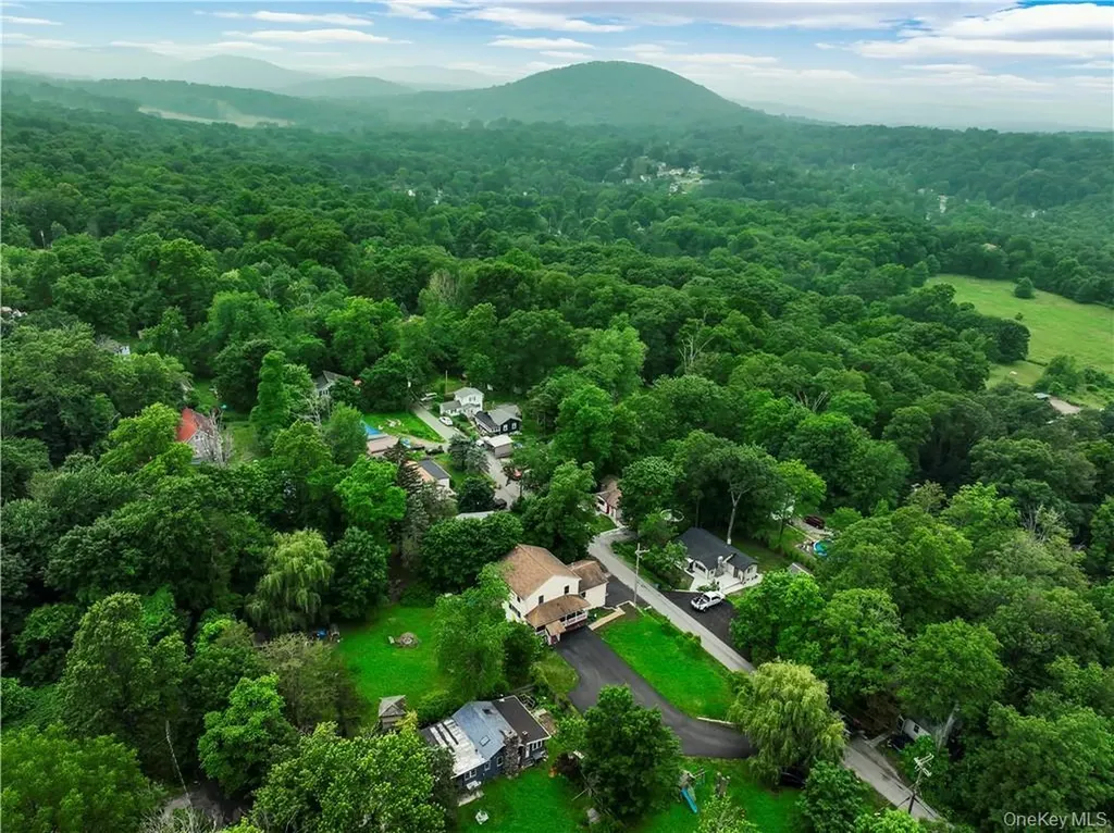 27 Cedar Trail Monroe NY 10950