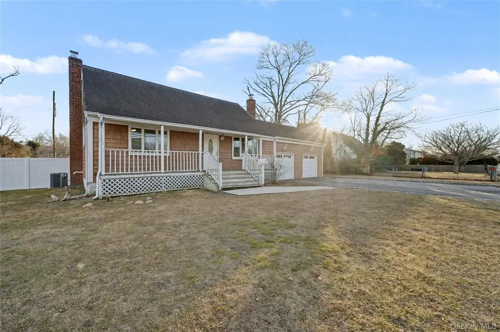 158 Moffitt Boulevard Islip NY 11751