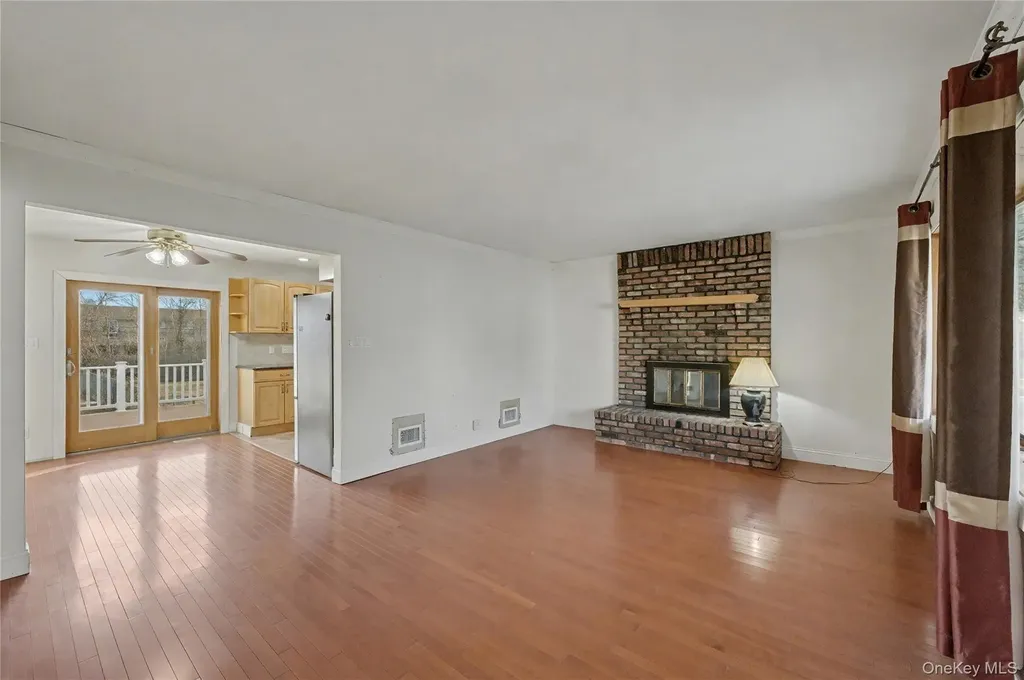 158 Moffitt Boulevard Islip NY 11751