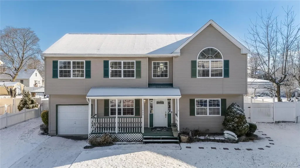 1805 Carleton Avenue Bay Shore NY 11706