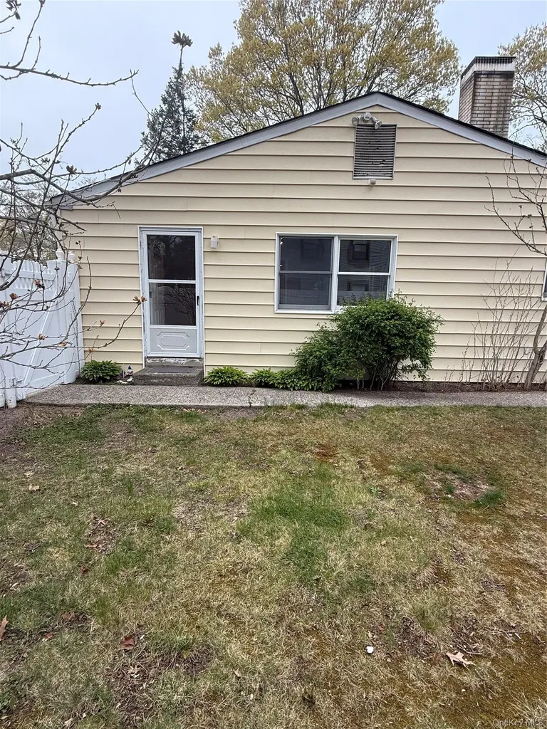 5 Whitney Lane Coram NY 11727