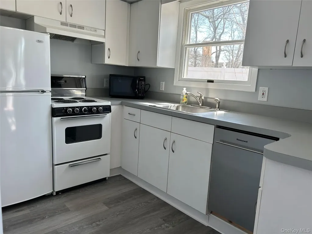 5 Whitney Lane Coram NY 11727
