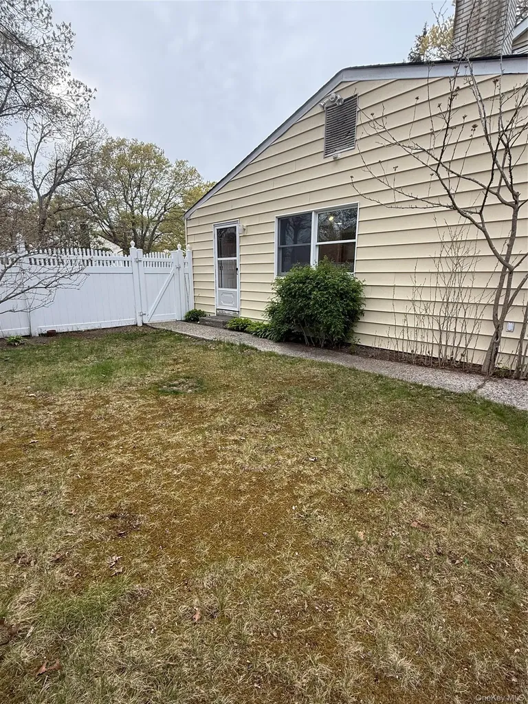 5 Whitney Lane Coram NY 11727