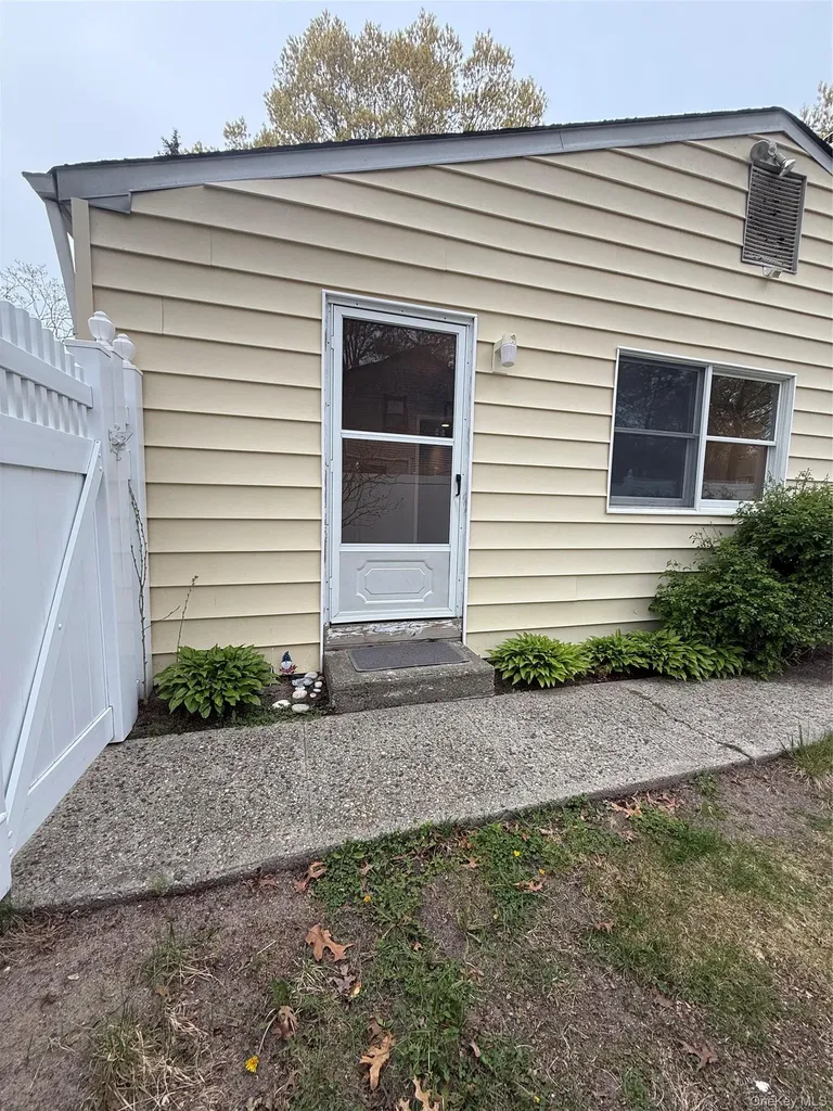 5 Whitney Lane Coram NY 11727