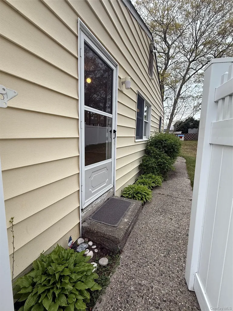 5 Whitney Lane Coram NY 11727