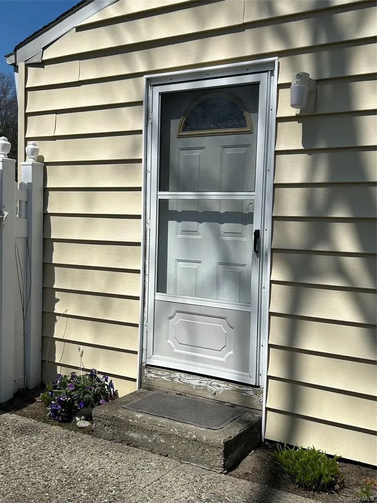 5 Whitney Lane Coram NY 11727