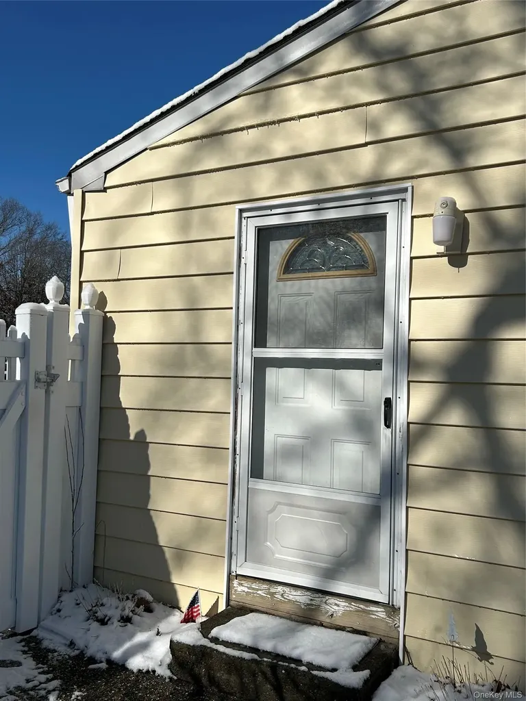 5 Whitney Lane Coram NY 11727