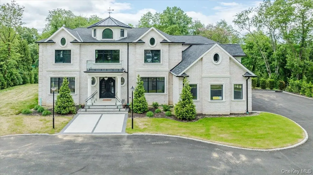 26 Saint Andrews Court Old Westbury NY 11568