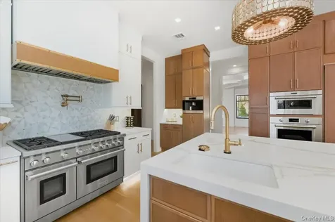 26 Saint Andrews Court Old Westbury NY 11568