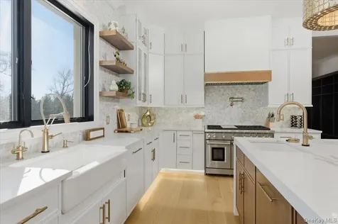 26 Saint Andrews Court Old Westbury NY 11568