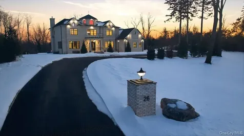 26 Saint Andrews Court Old Westbury NY 11568
