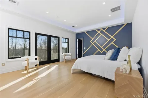 26 Saint Andrews Court Old Westbury NY 11568