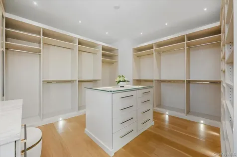 26 Saint Andrews Court Old Westbury NY 11568