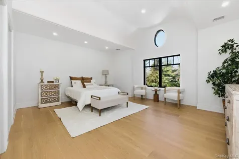 26 Saint Andrews Court Old Westbury NY 11568