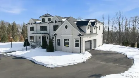 26 Saint Andrews Court Old Westbury NY 11568