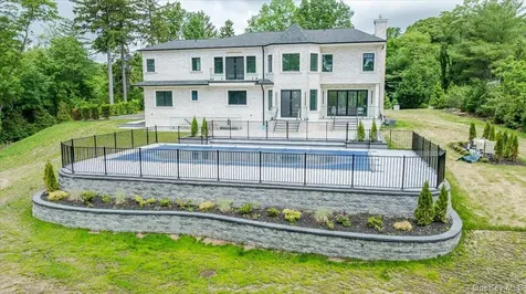 26 Saint Andrews Court Old Westbury NY 11568