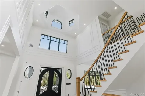 26 Saint Andrews Court Old Westbury NY 11568