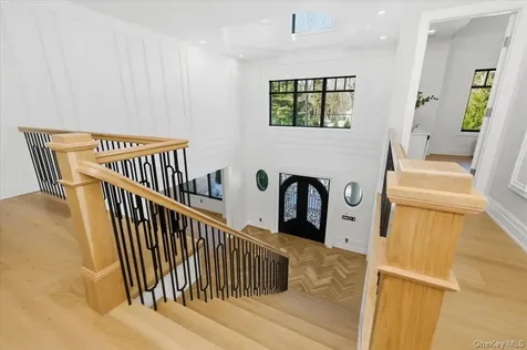 26 Saint Andrews Court Old Westbury NY 11568