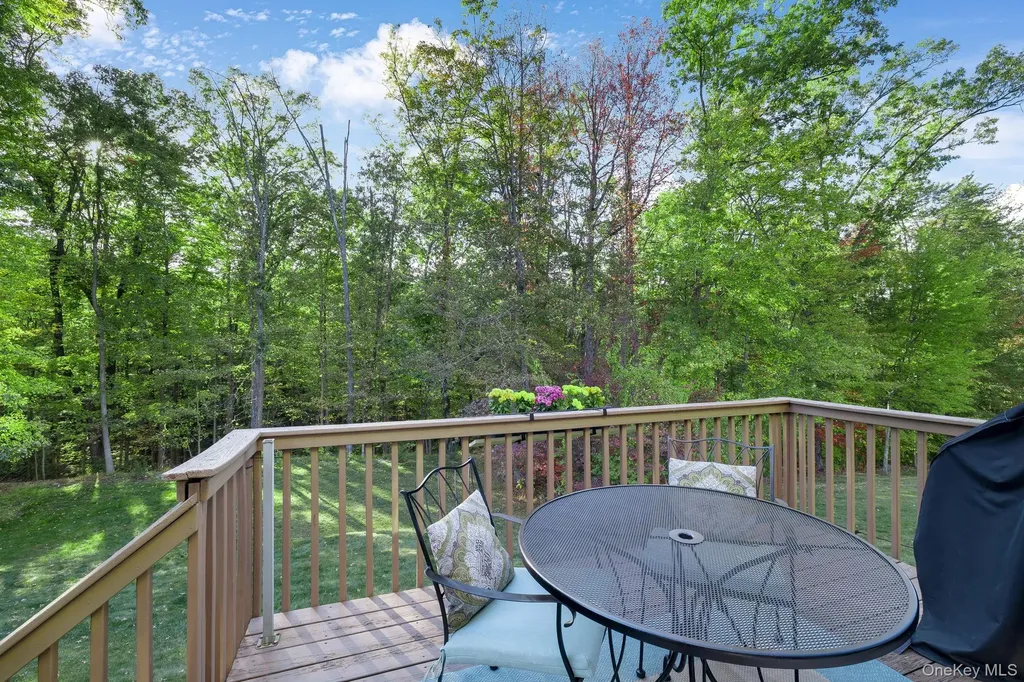 58 Red Maple Way New Windsor NY 12553