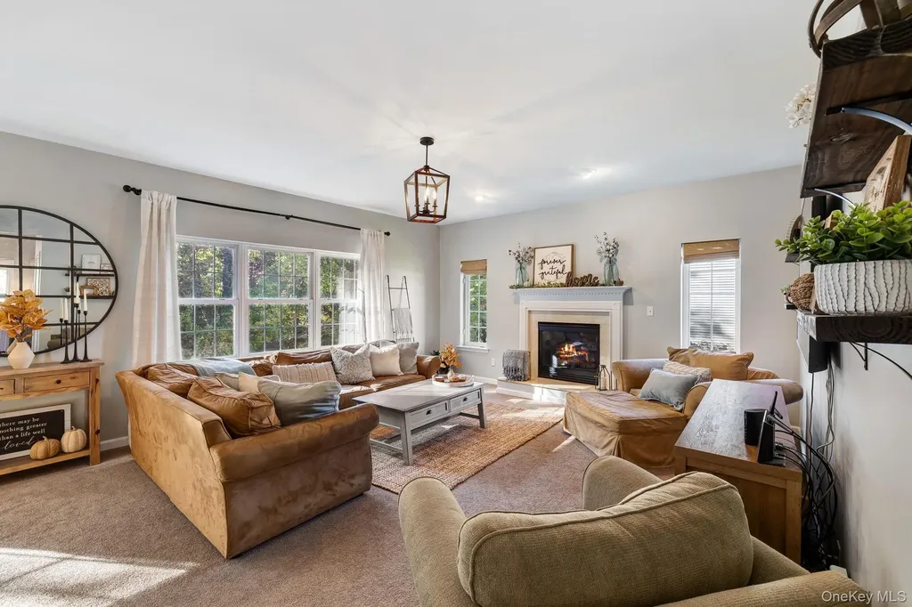 58 Red Maple Way New Windsor NY 12553