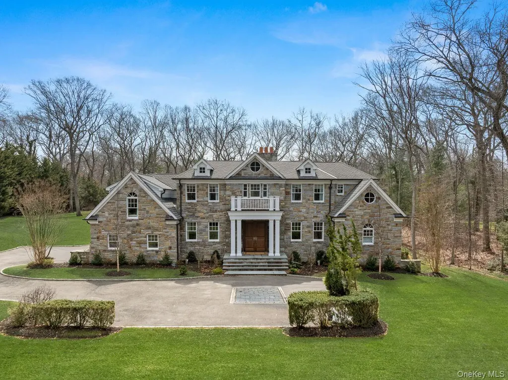 27 Victorian Lane Brookville NY 11545