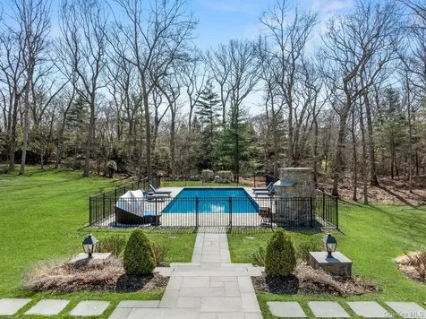 27 Victorian Lane Brookville NY 11545