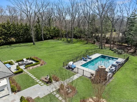 27 Victorian Lane Brookville NY 11545