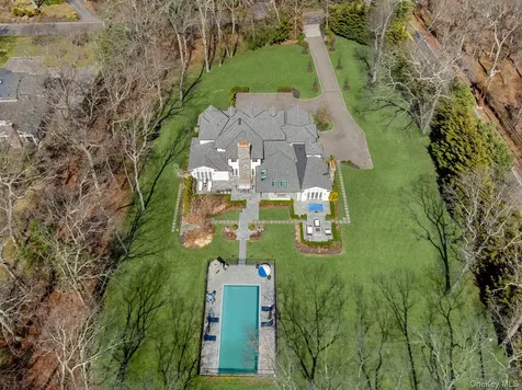 27 Victorian Lane Brookville NY 11545