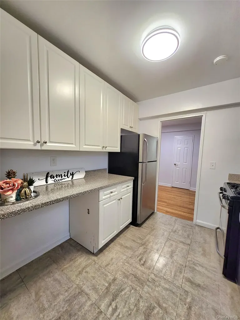 11 Wooleys Lane Great Neck NY 11023