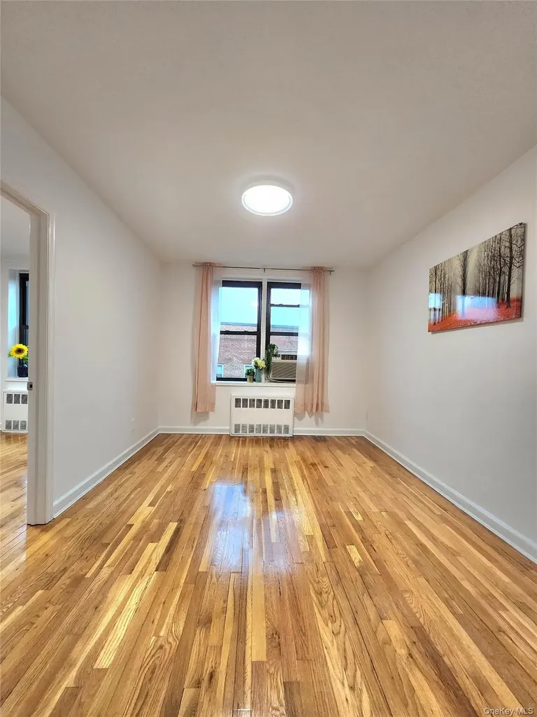 11 Wooleys Lane Great Neck NY 11023