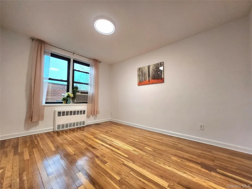11 Wooleys Lane Great Neck NY 11023