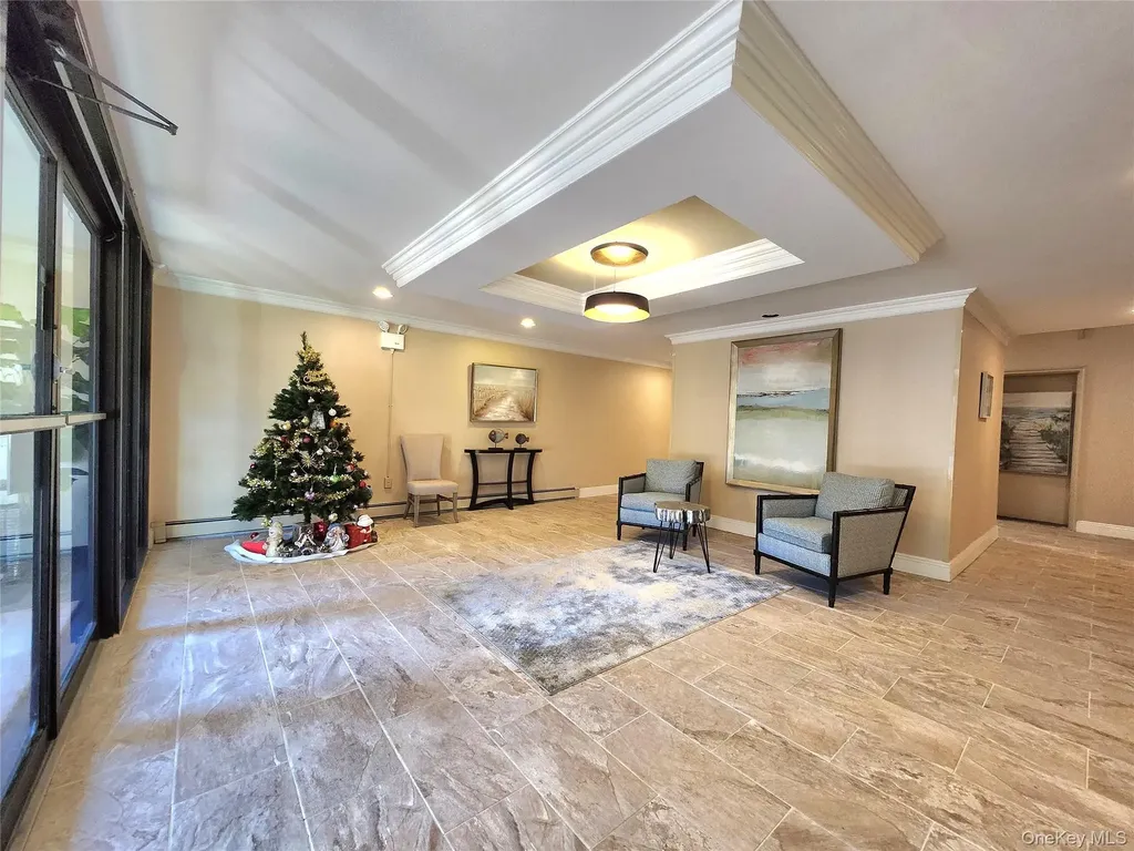 11 Wooleys Lane Great Neck NY 11023