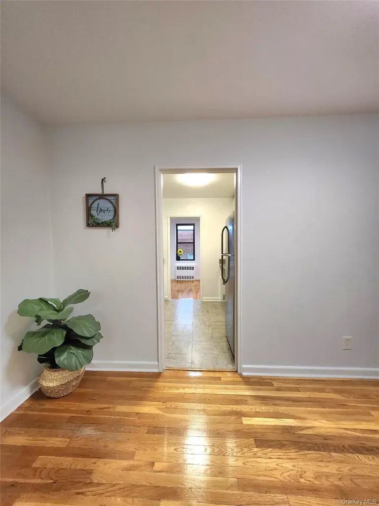 11 Wooleys Lane Great Neck NY 11023