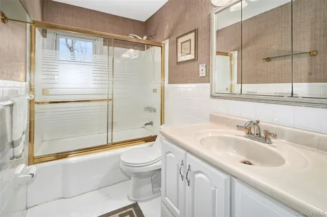 107 Parkview Road Elmsford NY 10523