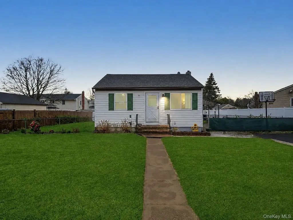 246 15th West Babylon NY 11704
