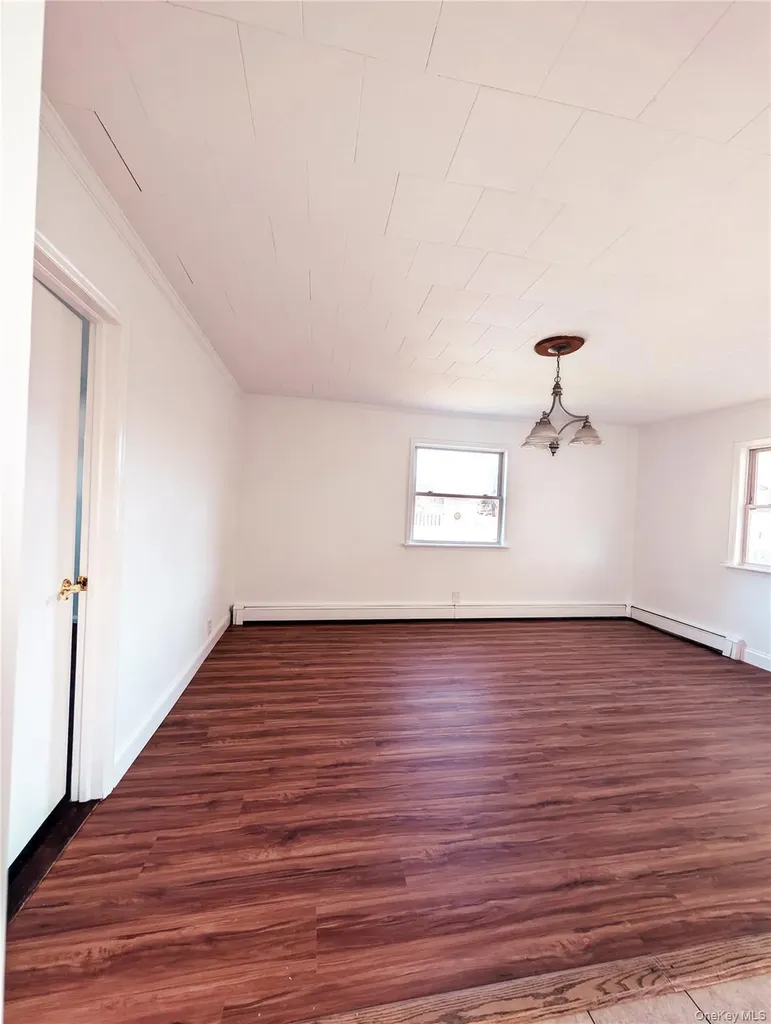 246 15th West Babylon NY 11704