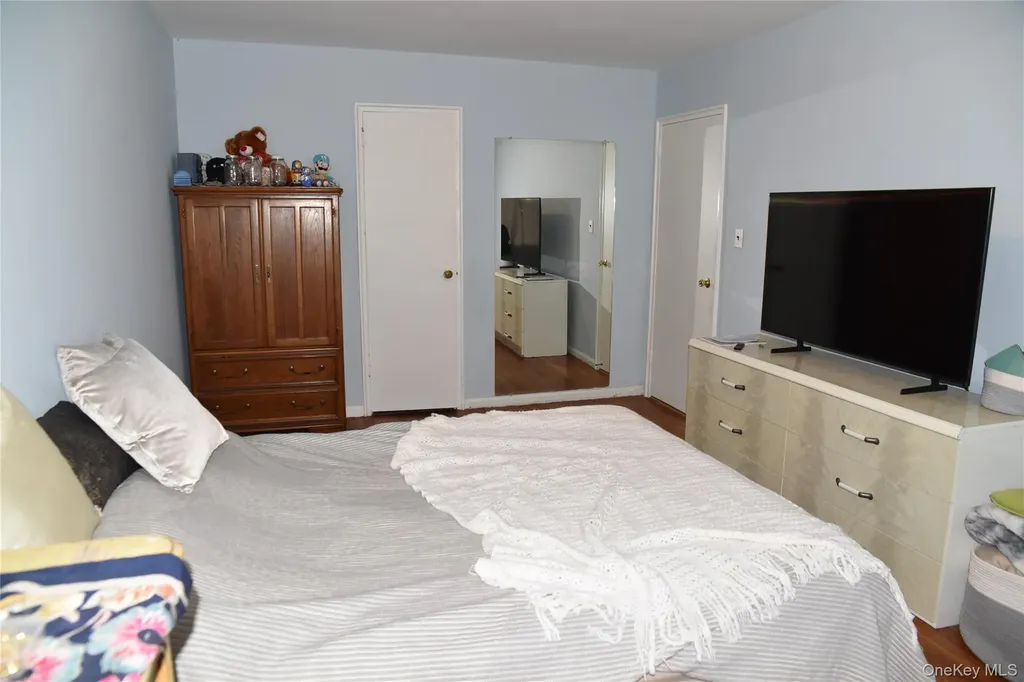 806 Waring Avenue Bronx NY 10467