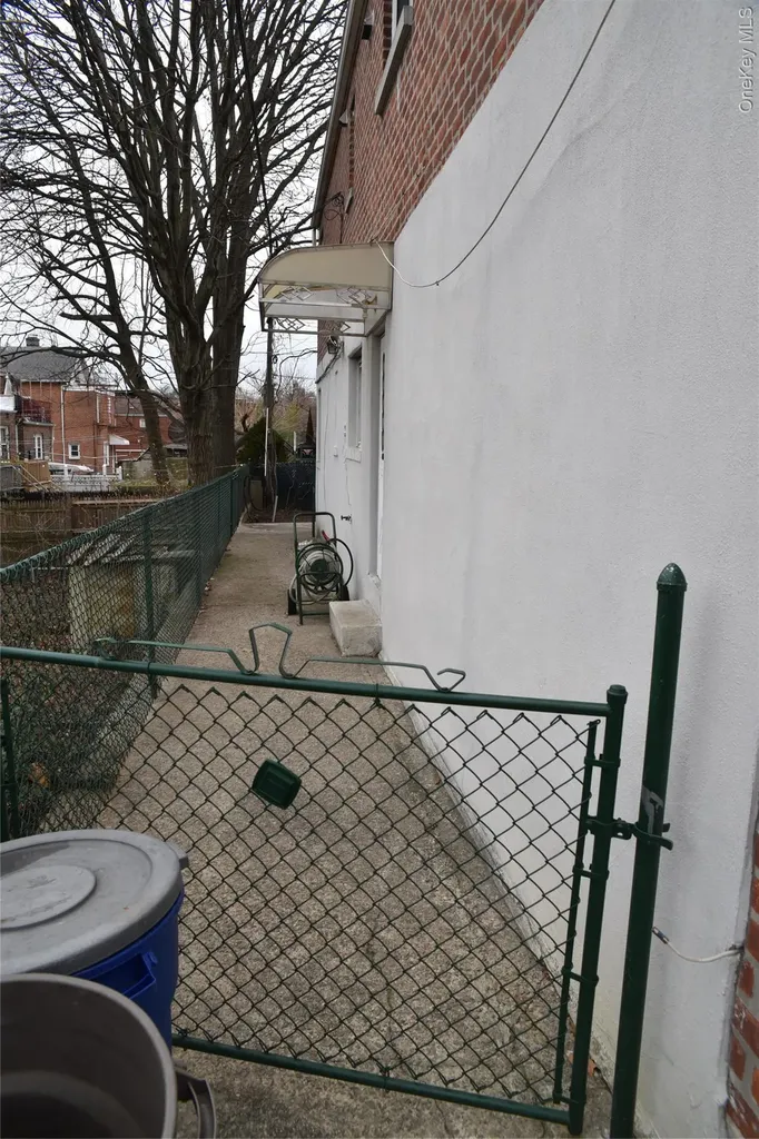 806 Waring Avenue Bronx NY 10467