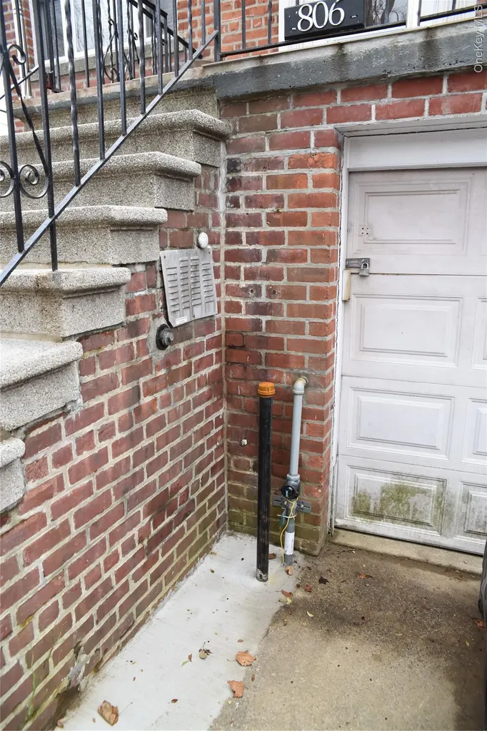 806 Waring Avenue Bronx NY 10467