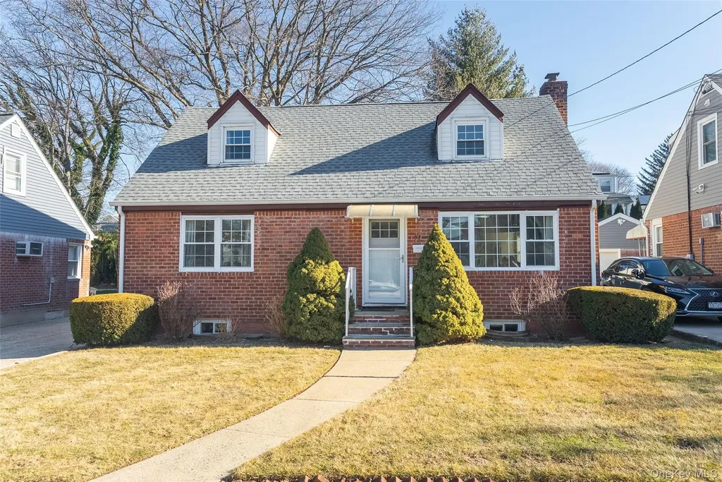 57 Chaffee Avenue Albertson NY 11507