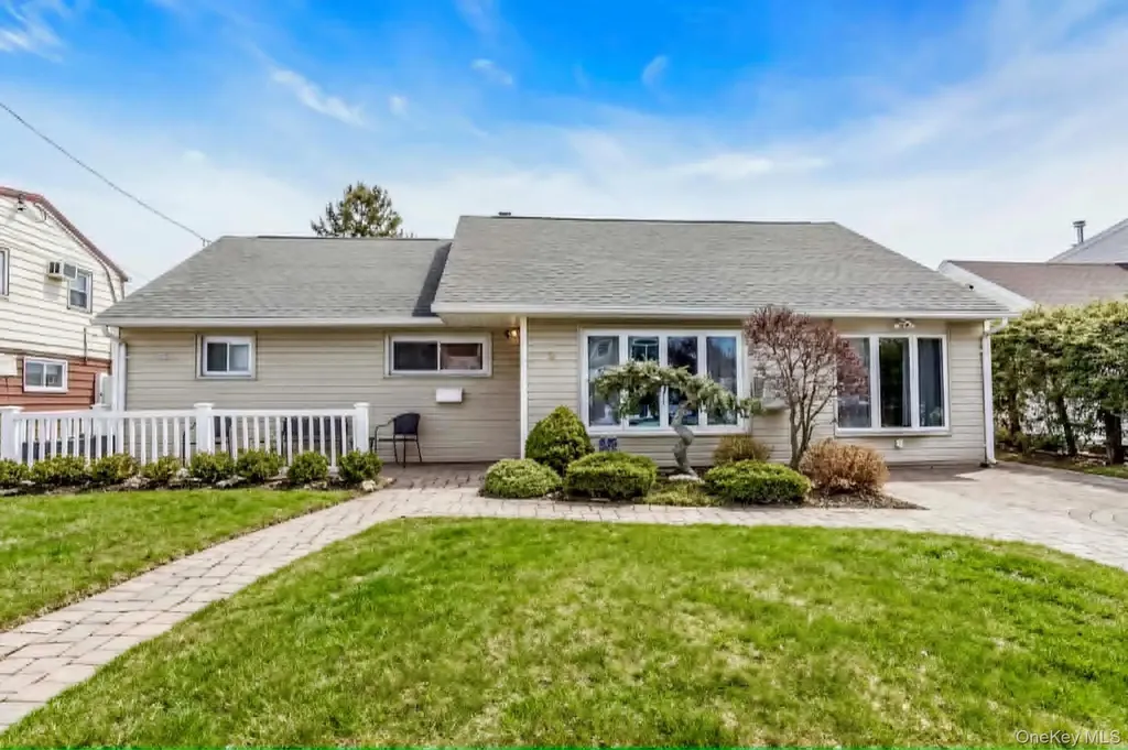 9 Blanche Street Plainview NY 11803