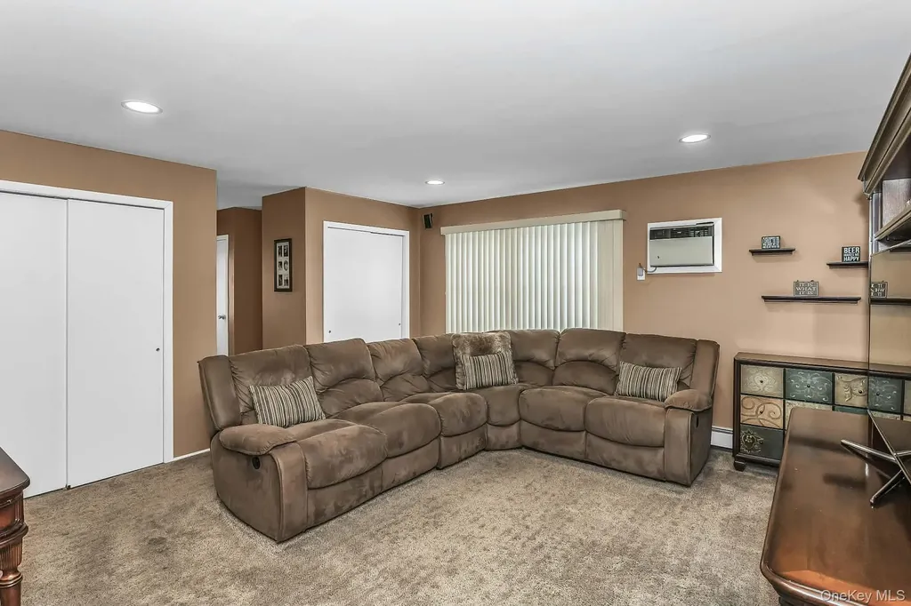 9 Blanche Street Plainview NY 11803