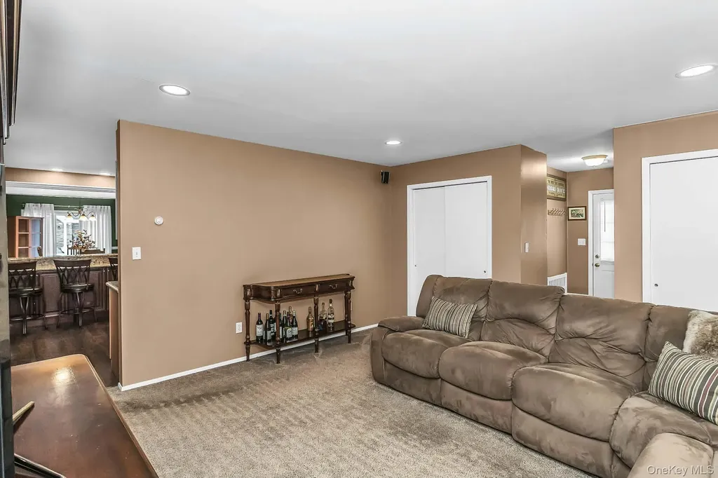 9 Blanche Street Plainview NY 11803