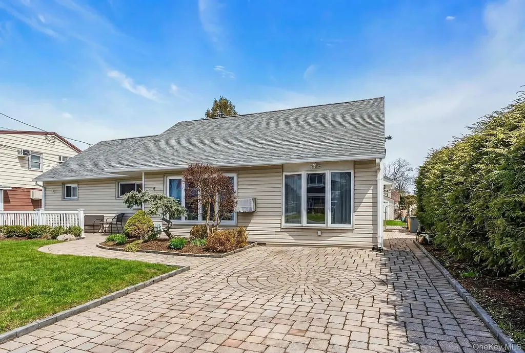 9 Blanche Street Plainview NY 11803