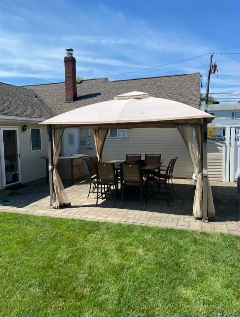 9 Blanche Street Plainview NY 11803